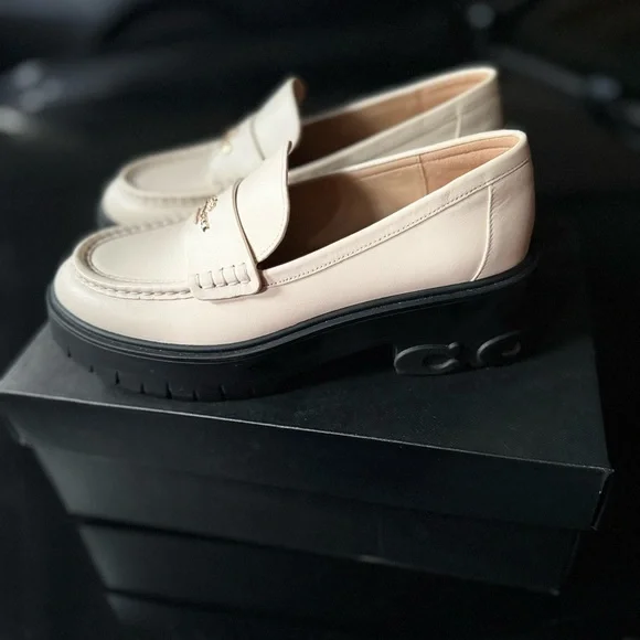 Coach Ruthie Loafer - Picture 5 of 11